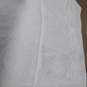 Vintage Irish Linen damask tablecloth 86 x 60